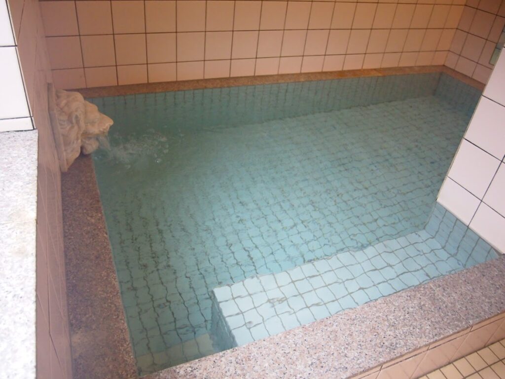 亀井荘の浴槽