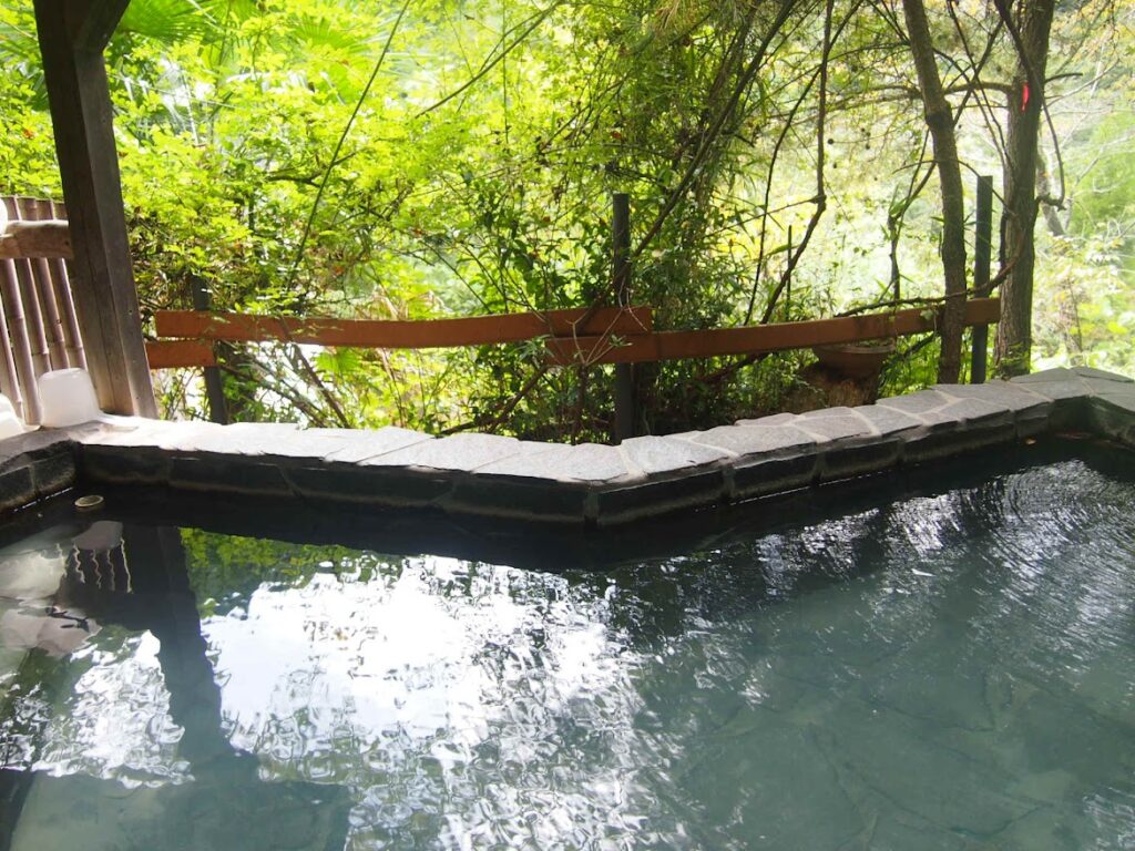 きんこんかんの竹風呂からの景色