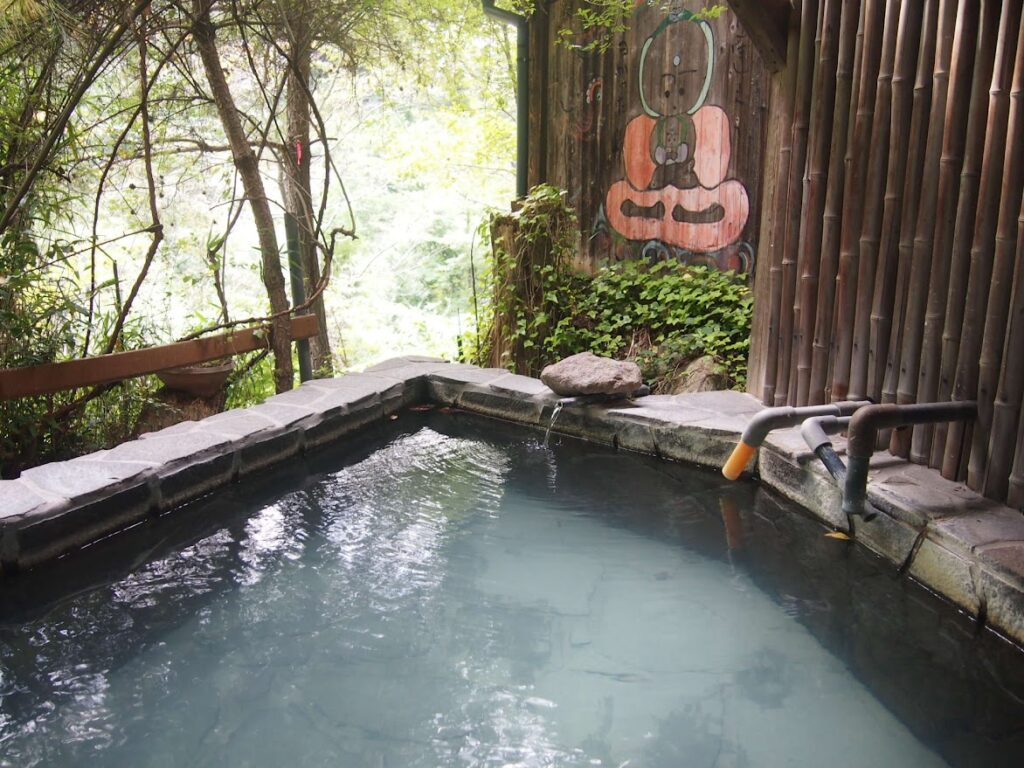 きんこんかんの竹風呂のお風呂