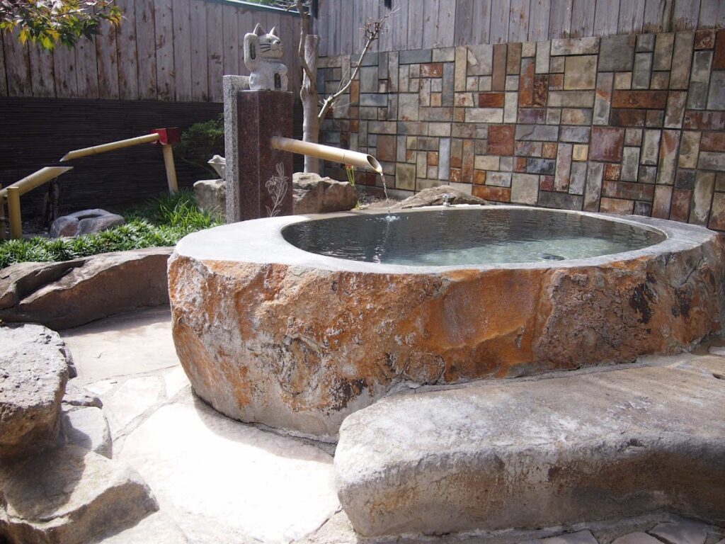 庭園露天風呂の浴槽
