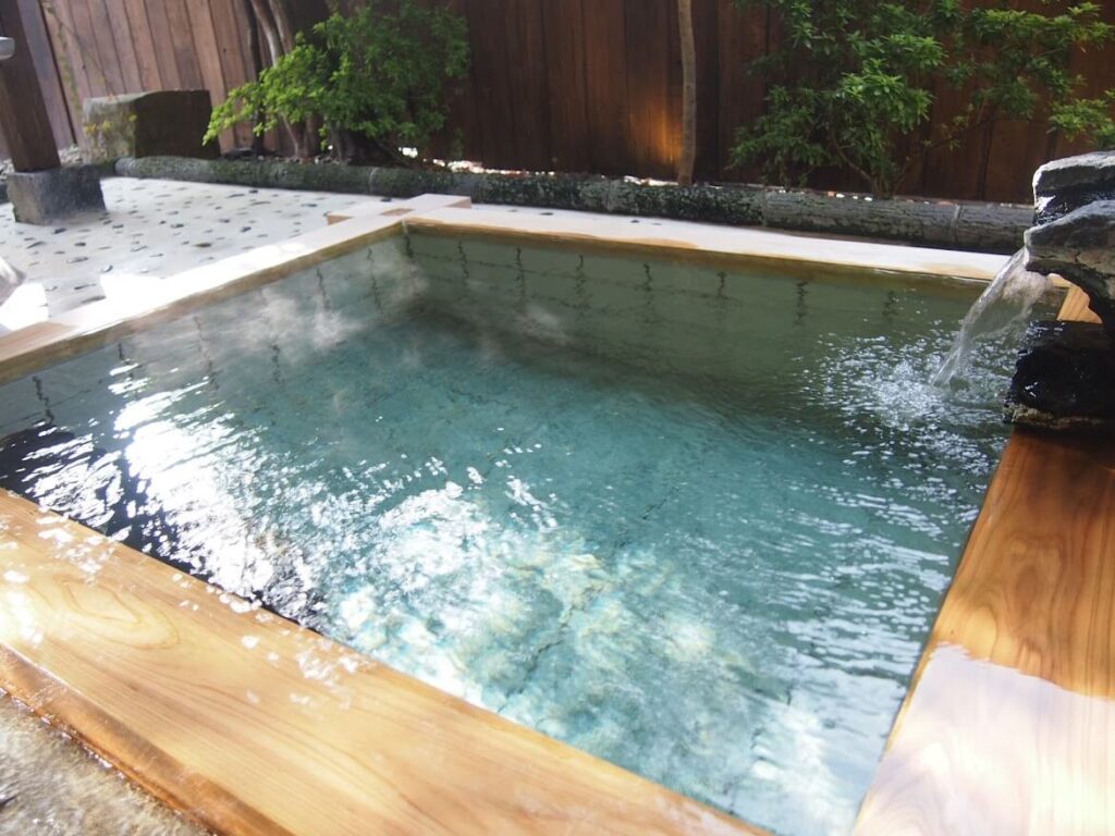 九葦草の露天風呂