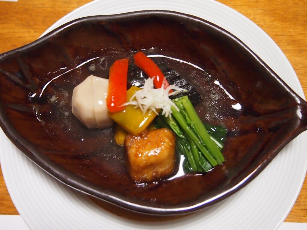 黒川温泉黒川荘の食事の小鉢はあんかけの上品な料理