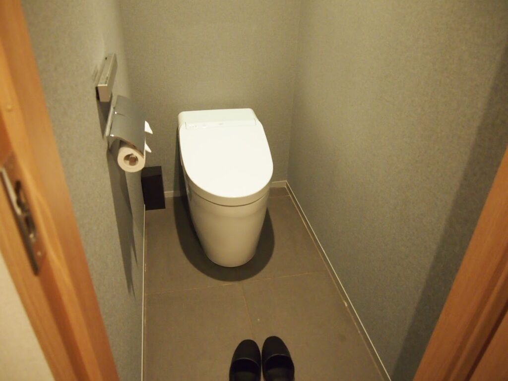 OMO5熊本のえんたくルームのトイレ